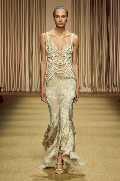 Look 15